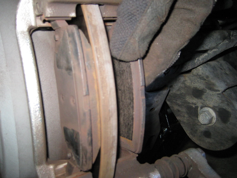 Jeep-Liberty-Rear-Brake-Pads-Replacement-Guide-027