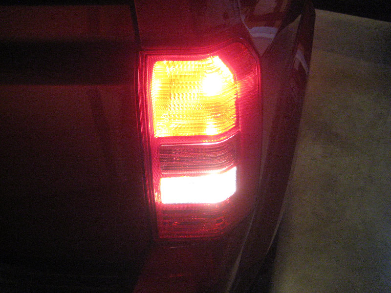20072016JeepPatriotTailLightBulbsReplacementGuide027