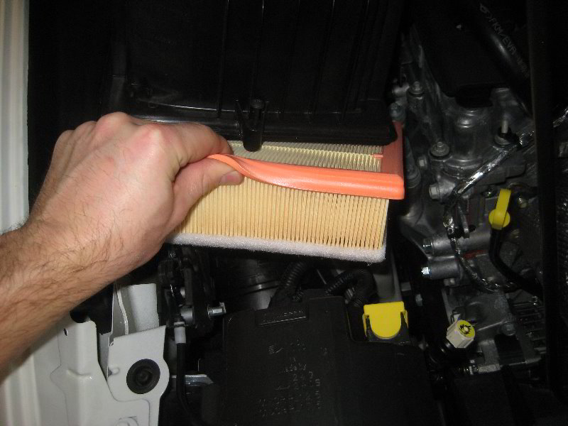 Jeep-Renegade-Engine-Air-Filter-Replacement-Guide-006