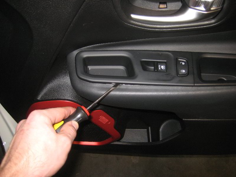 Jeep-Renegade-Interior-Door-Panel-Removal-Speaker-Replacement-Guide-007