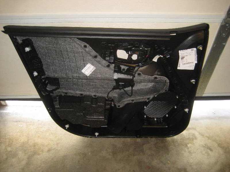 Jeep-Renegade-Interior-Door-Panel-Removal-Speaker-Replacement-Guide-039