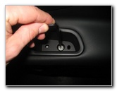 Jeep-Renegade-Interior-Door-Panel-Removal-Speaker-Replacement-Guide-064
