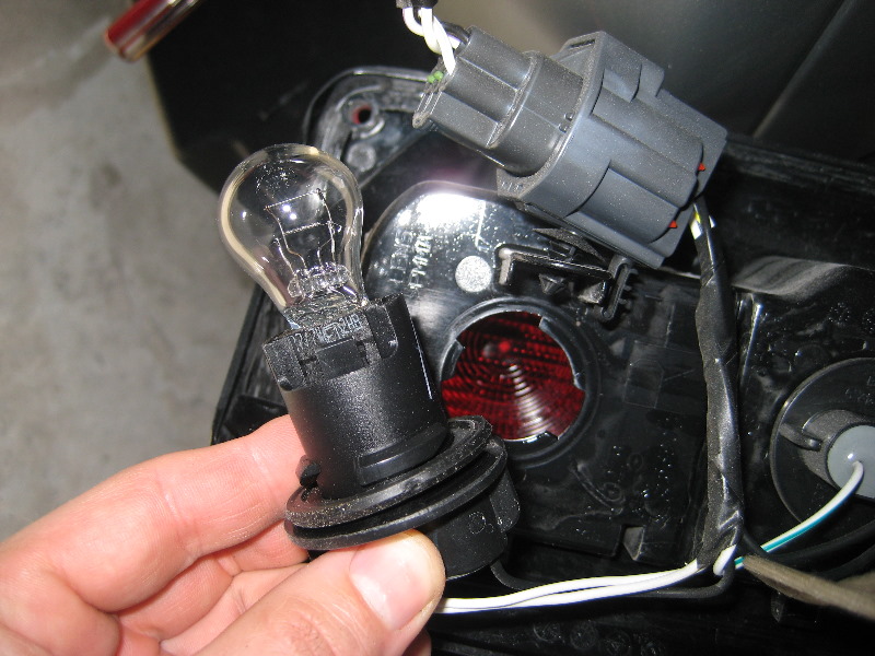 Jeep-Wrangler-Tail-Light-Bulbs-Replacement-Guide-009
