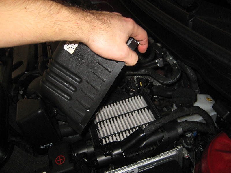 Kia-Forte-Engine-Air-Filter-Replacement-Guide-007