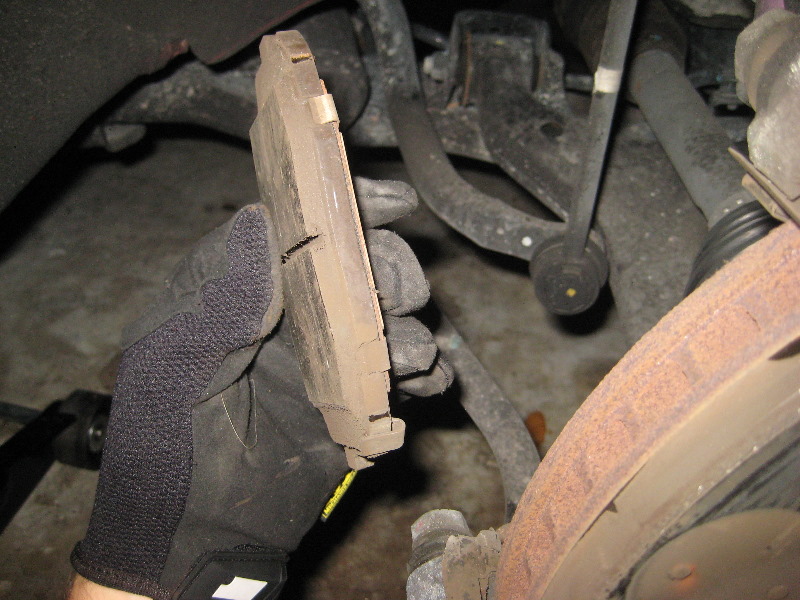 Kia-Forte-Front-Brake-Pads-Replacement-Guide-017