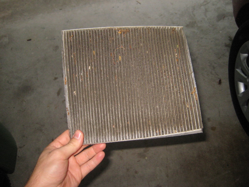 Kia-Forte-Cabin-Air-Filter-Replacement-Guide-020