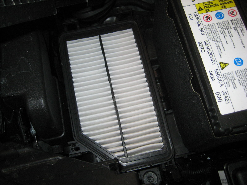 Kia-Rio-Engine-Air-Filter-Replacement-Guide-013