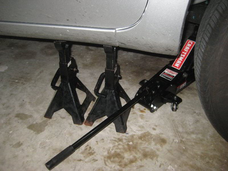 Kia-Sedona-Front-Brake-Pads-Replacement-Guide-003