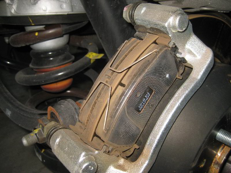 Kia-Sedona-Rear-Brake-Pads-Replacement-Guide-014