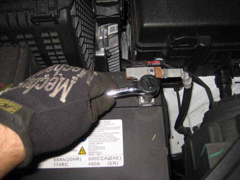 Kia-Sorento-12V-Automotive-Battery-Replacement-Guide-007
