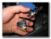 Kia-Sorento-Headlight-Bulbs-Replacement-Guide-008
