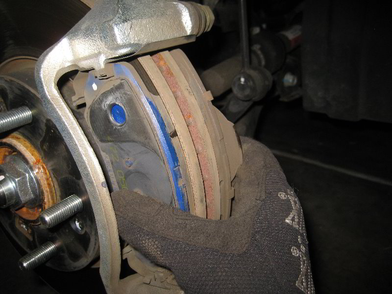 KiaSoulFrontBrakePadsReplacementGuide025