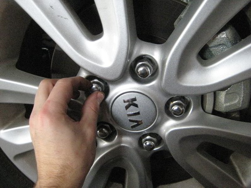 KiaSoulFrontBrakePadsReplacementGuide033