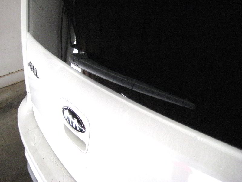 Kia-Soul-Rear-Window-Wiper-Blade-Replacement-Guide-002