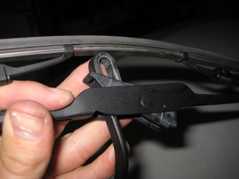 KiaSoulWindshieldWiperBladesReplacementGuide011