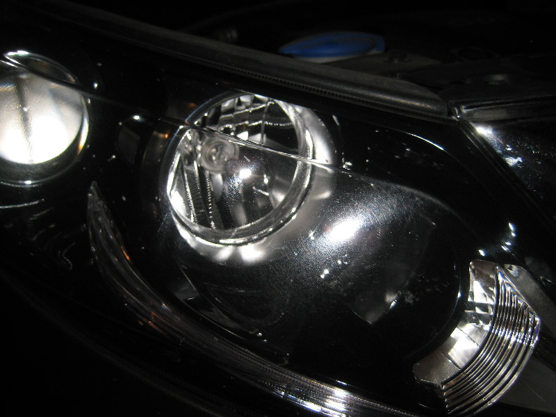 Kia-Sportage-Headlight-Bulbs-Replacement-Guide-011