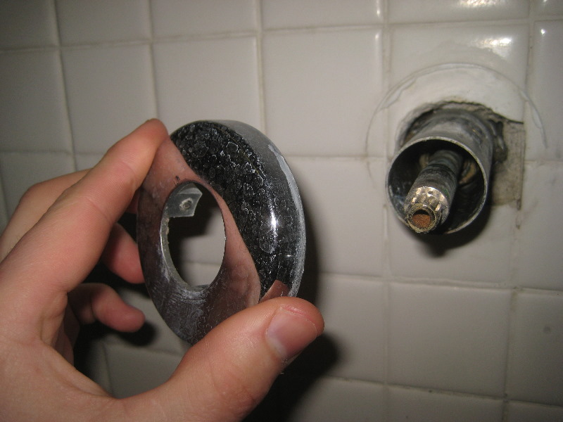 Leaking-Shower-Tub-Faucet-Valve-Stem-Replacement-Guide-007