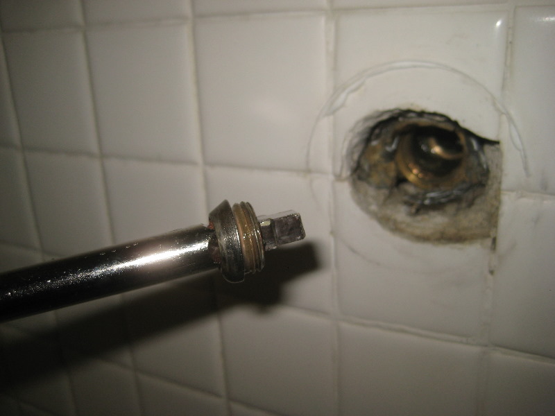 Leaking-Shower-Tub-Faucet-Valve-Stem-Replacement-Guide-033