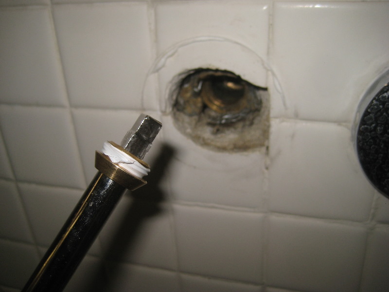 Leaking-Shower-Tub-Faucet-Valve-Stem-Replacement-Guide-038