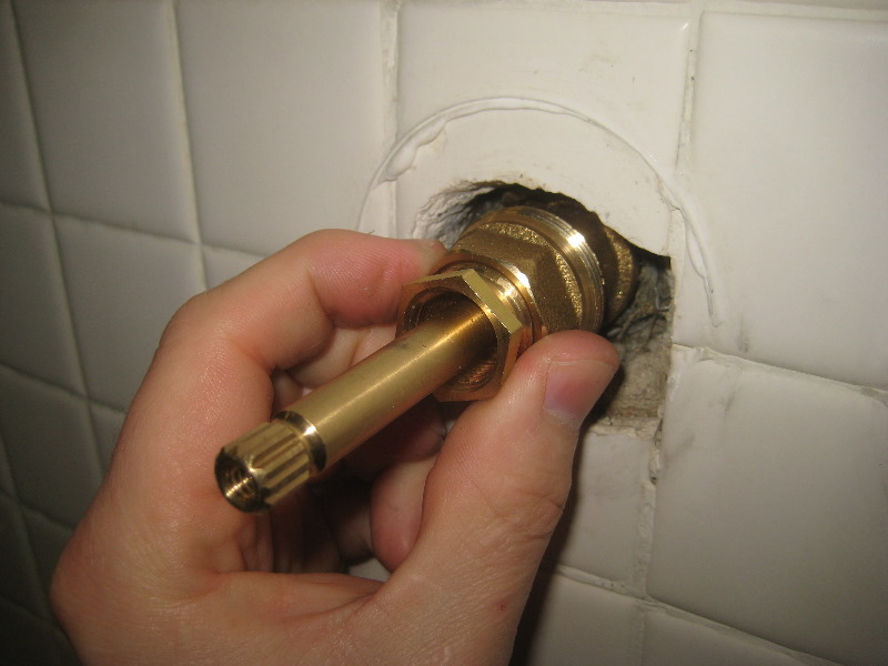 Leaking-Shower-Tub-Faucet-Valve-Stem-Replacement-Guide-041