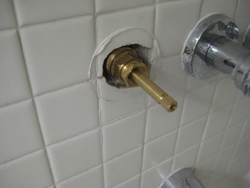 Leaking-Shower-Tub-Faucet-Valve-Stem-Replacement-Guide-043