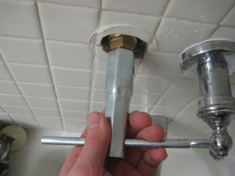 Leaking-Shower-Tub-Faucet-Valve-Stem-Replacement-Guide-046