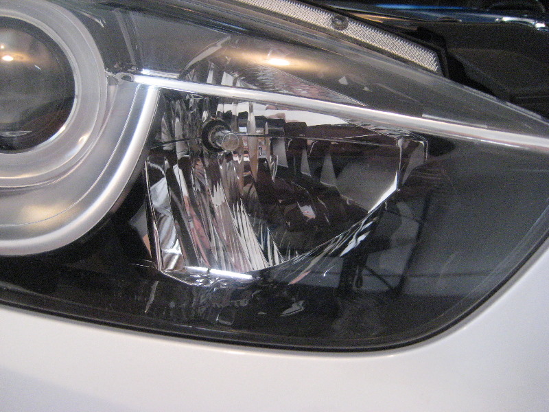 Mazda-CX-5-Headlight-Bulbs-Replacement-Guide-012
