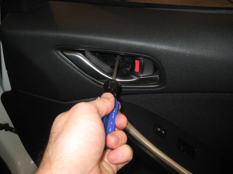 Mazda-CX-5-Interior-Door-Panel-Removal-Guide-008