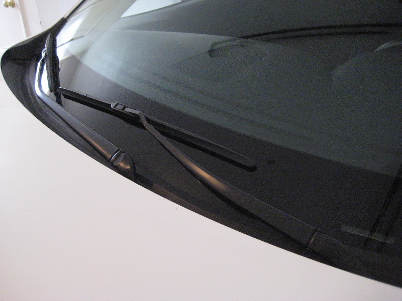 Mazda-CX-5-Windshield-Window-Wiper-Blades-Replacement-Guide001