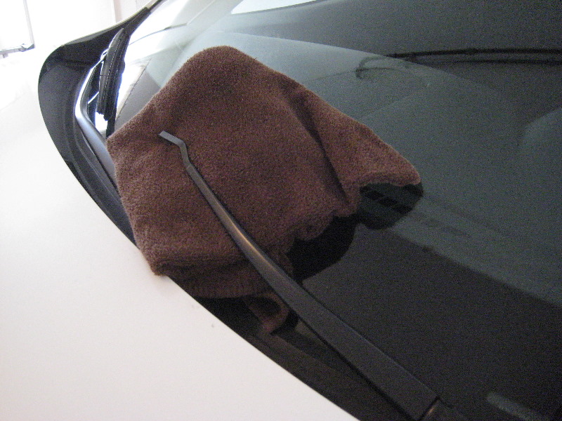 Mazda-CX-5-Windshield-Window-Wiper-Blades-Replacement-Guide010