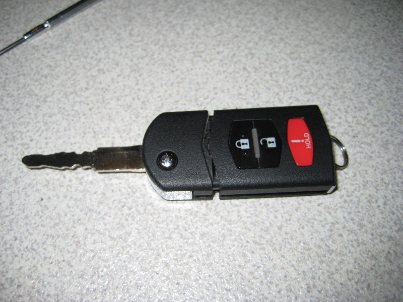 Mazda-CX-9-Key-Fob-Remote-Control-Battery-Replacement-Guide-015