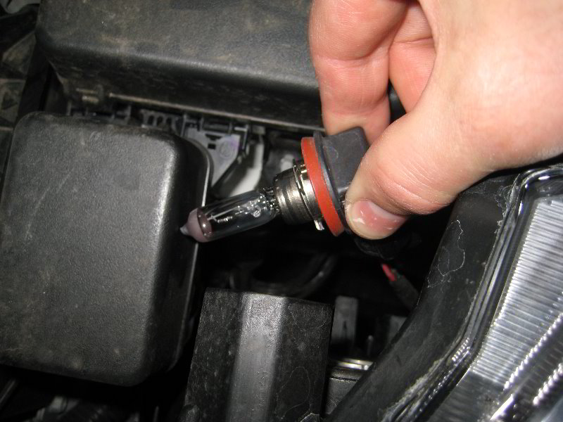 Mazda-Mazda3-Headlight-Bulbs-Replacement-Guide-004