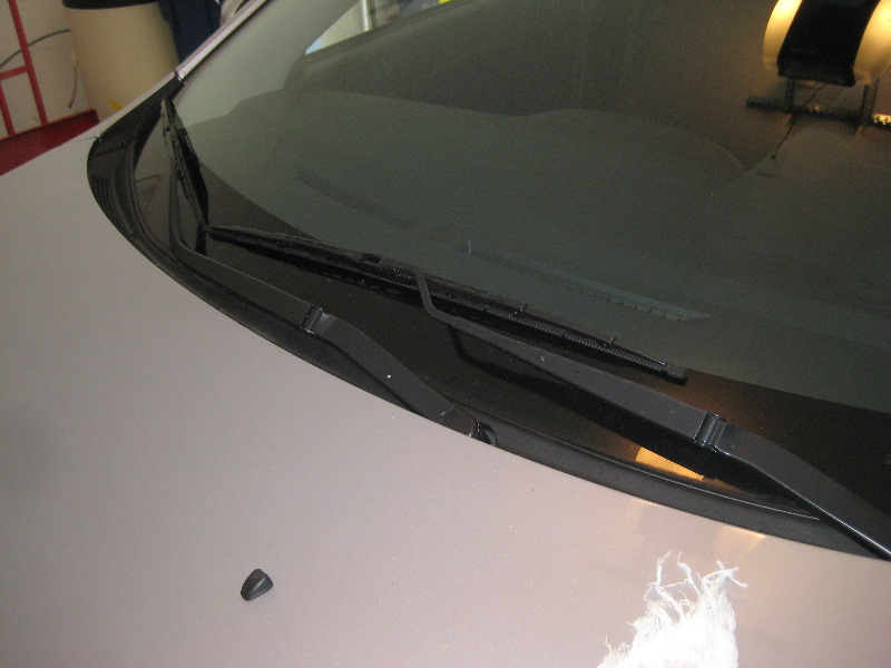 MitsubishiLancerWindshieldWindowWiperBladesReplacementGuide012