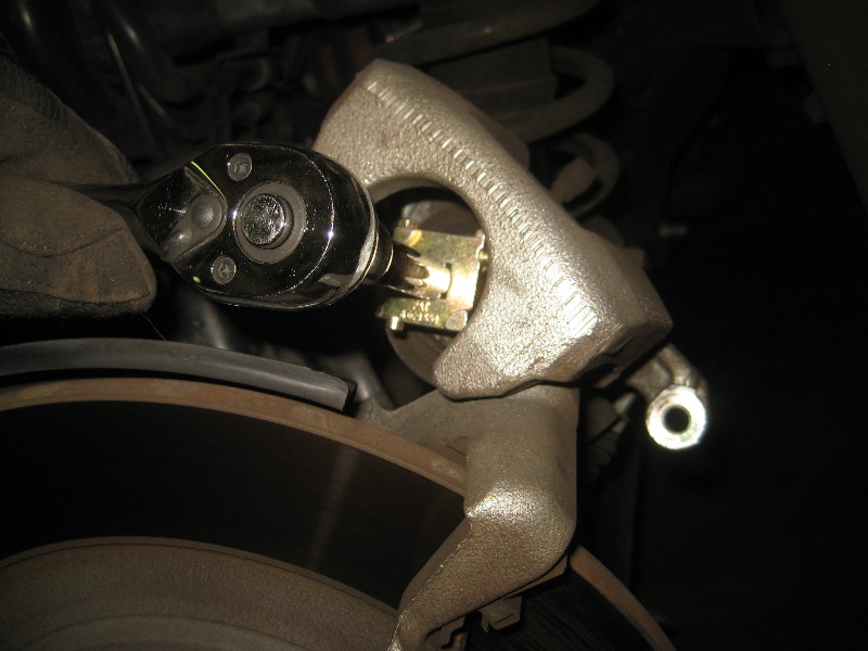 Replace Rear Brake Pads Mitsubishi Outlander
