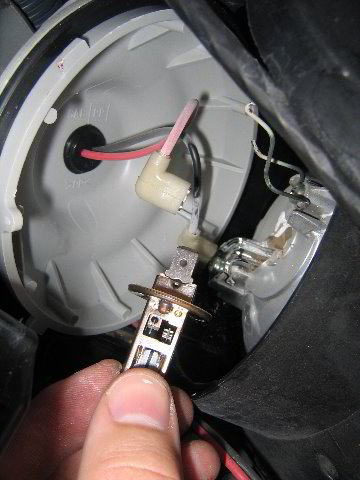 How to replace stop light bulb on 2006 nissan altima