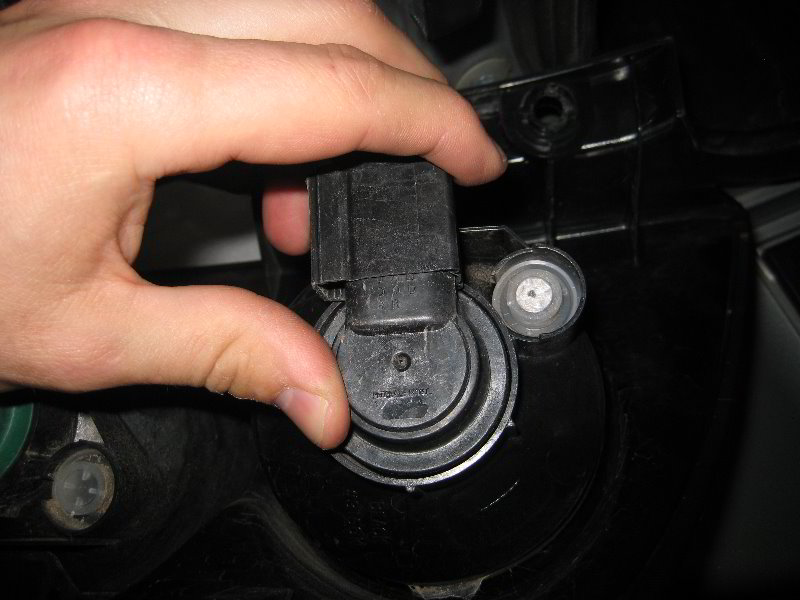 NissanArmadaTailLightBulbsReplacementGuide009