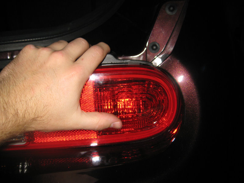 Nissan-Cube-Tail-Light-Bulbs-Replacement-Guide-024