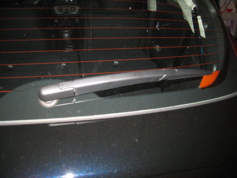 Nissan-Juke-Rear-Window-Wiper-Blade-Replacement-Guide-012