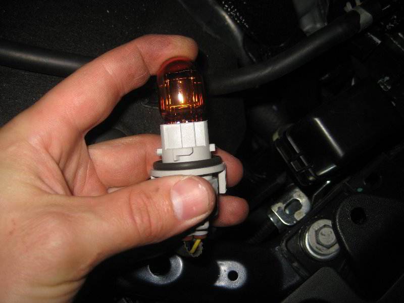 Nissan-Maxima-Headlight-Bulbs-Replacement-Guide-035