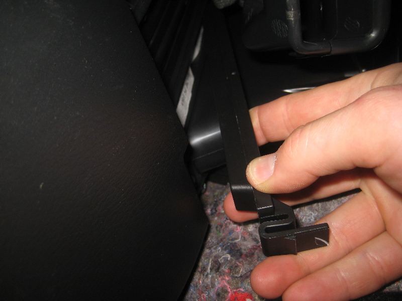 20132016NissanPathfinderCabinAirFilterReplacementGuide020