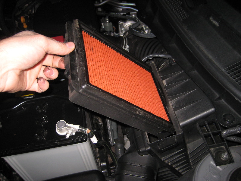 Nissan-Rogue-Engine-Air-Filter-Replacement-Guide-010
