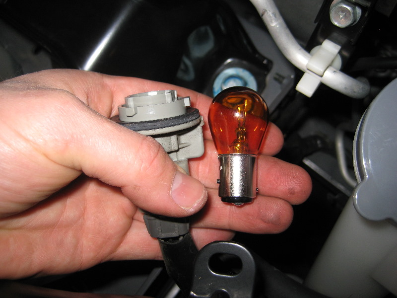Nissan-Rogue-Headlight-Bulbs-Replacement-Guide-024