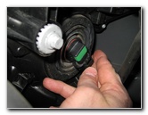 Nissan-Rogue-Headlight-Bulbs-Replacement-Guide-009