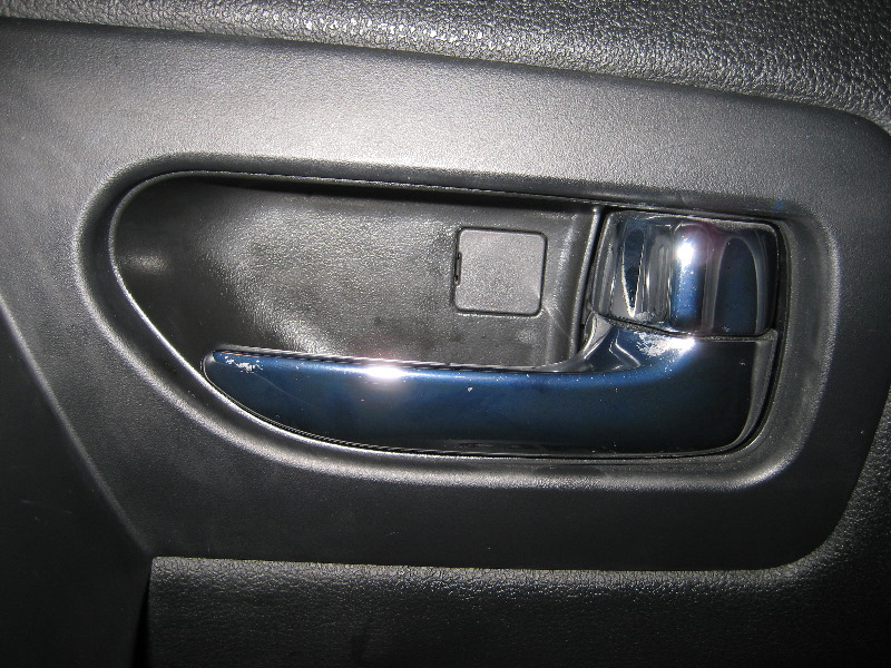 Nissan-Rogue-Interior-Door-Panel-Removal-Guide-002