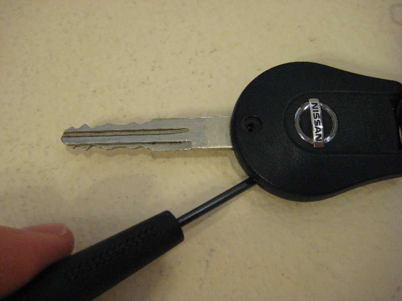 Changing batteries in nissan key fob #2