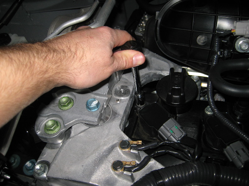 Nissan-Rogue-QR25DE-Engine-Spark-Plugs-Replacement-Guide-008