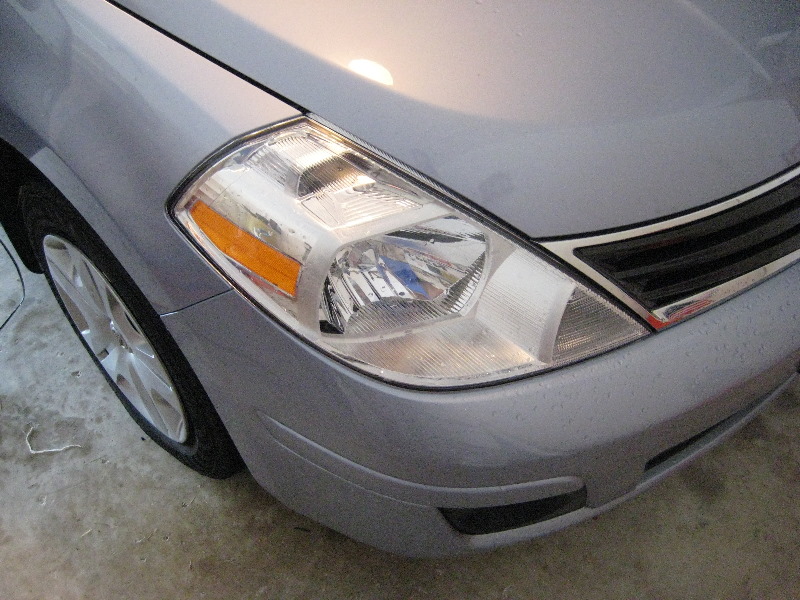 Nissan-Versa-Headlight-Bulbs-Replacement-Guide-001