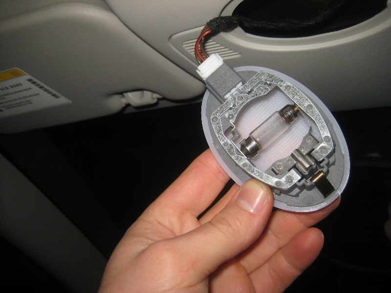 2008-2014-Smart-Fortwo-Dome-Map-Light-Bulb-Replacement-Guide-004