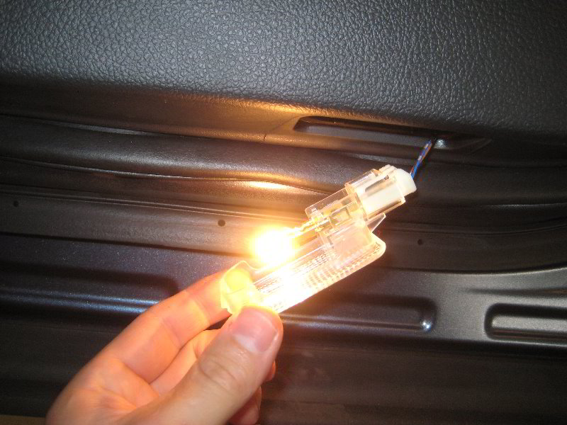 Subaru-Forester-Courtesy-Step-Light-Bulb-Replacement-Guide-003