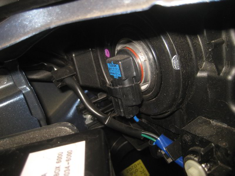 Subaru-Forester-Headlight-Bulbs-Replacement-Guide-003